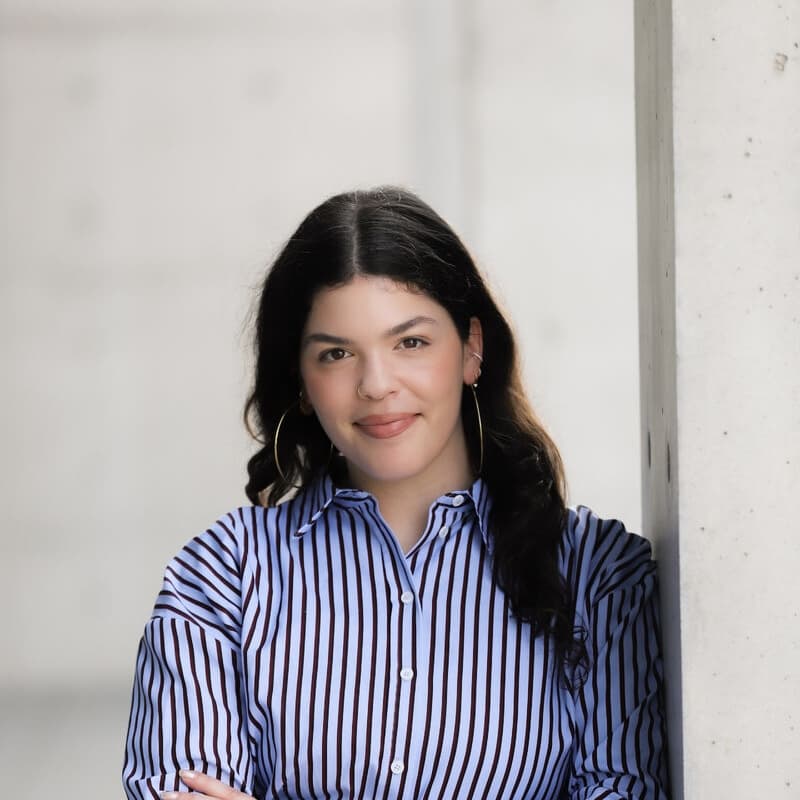 Porträtfoto von Anna Jelinek, Strategie, Kommunikation & Organisation bei A&L Studio